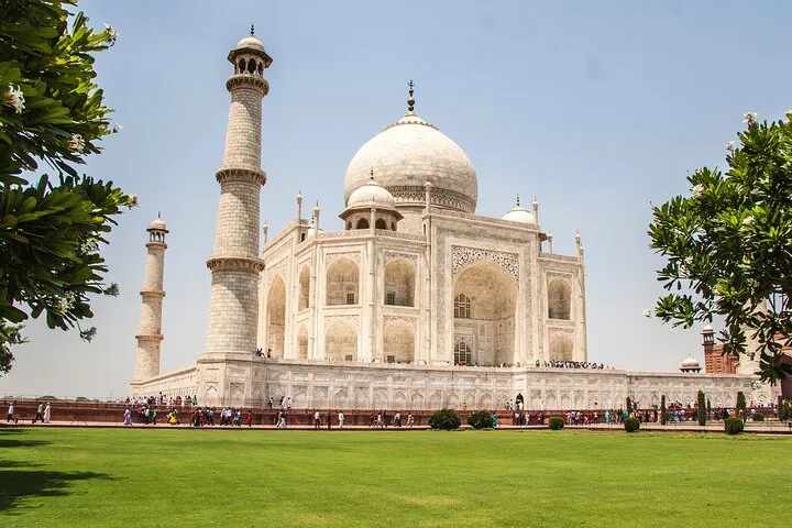 Private Skip-the-Line Taj Mahal & Agra Fort Tour – All Inclusive