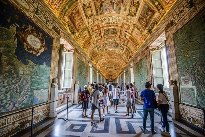 Skip the Line: Vatican & Sistine Chapel Ticket with Audio Guide