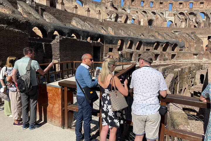 Colosseum Arena Express Tour with Forum & Palatine Access