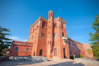 Wine Tasting in Brolio Castle Gardens from Florence by Car