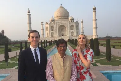 Taj Mahal Tour From Delhi By High End Luxury Car