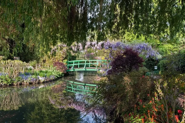 Giverny, Louvre and Wine Tasting with Private Pick Up and Drop