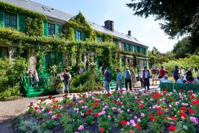 Giverny Monet’s Home and Gardens Half Day Tour from Paris