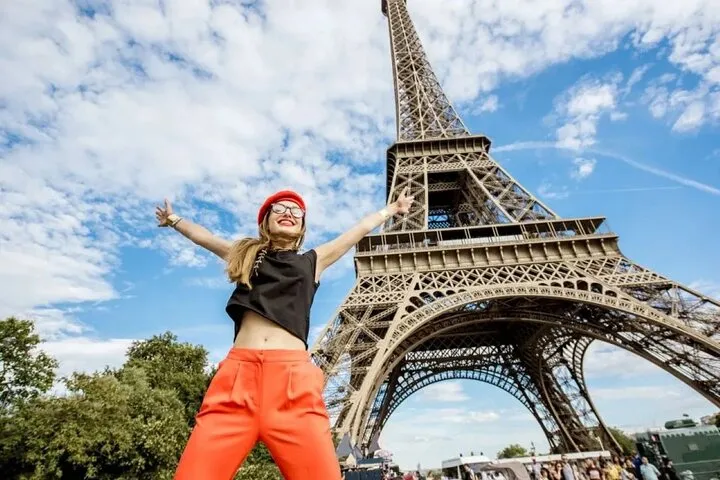Eiffel Tower Access to 2nd Floor & Summit with Host by Lift