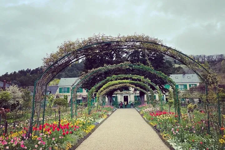 Private Transfer From Paris to Bayeux & Caen with stop in Giverny