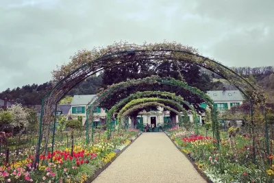 Private Transfer From Paris to Bayeux & Caen with stop in Giverny