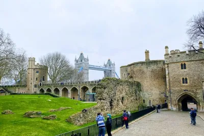 Private Guided Tour of London Highlights in Executive Vehicle