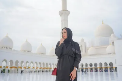 From Dubai: Abu Dhabi City Sightseeing & Sheikh Zayed Mosque