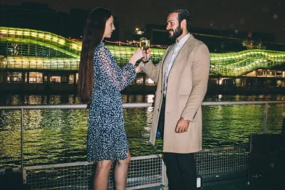 Seine River Dinner Cruise with Live Singer by VIP Yacht de Paris
