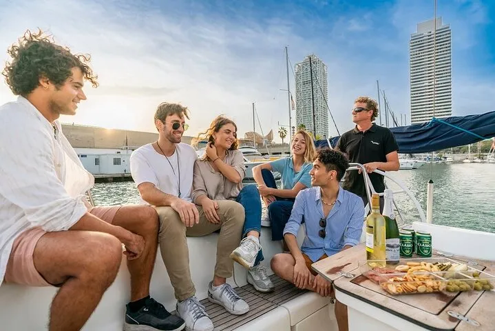 Barcelona: Private Sailing cruise with drinks & snacks