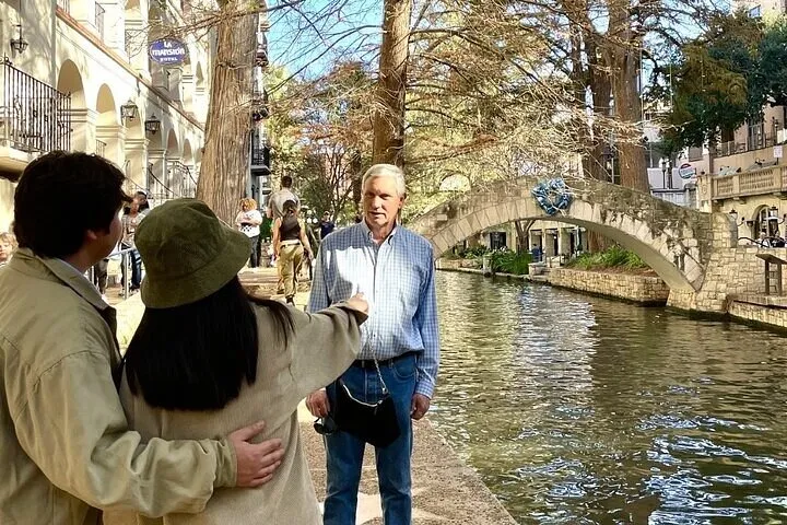Walking Tour Along the San Antonio Riverwalk And Around Downtown