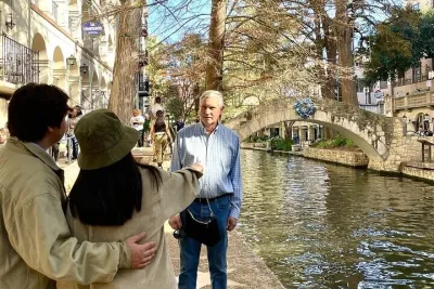 Walking Tour Along the San Antonio Riverwalk And Around Downtown