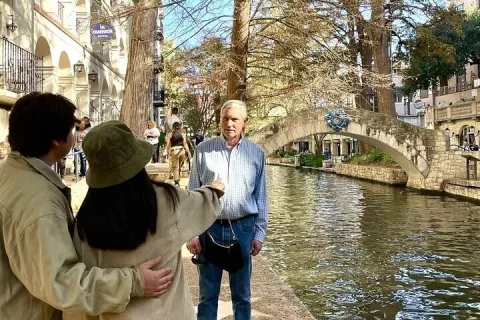 Walking Tour Along the San Antonio Riverwalk And Around Downtown