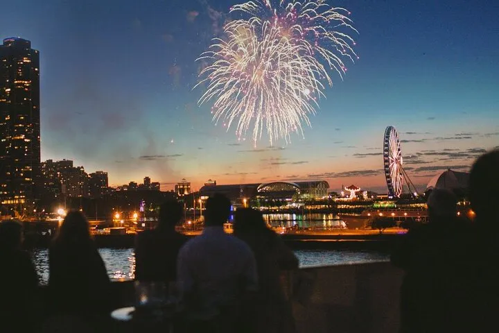 City Cruises: Chicago Fireworks Premier Dinner Cruise