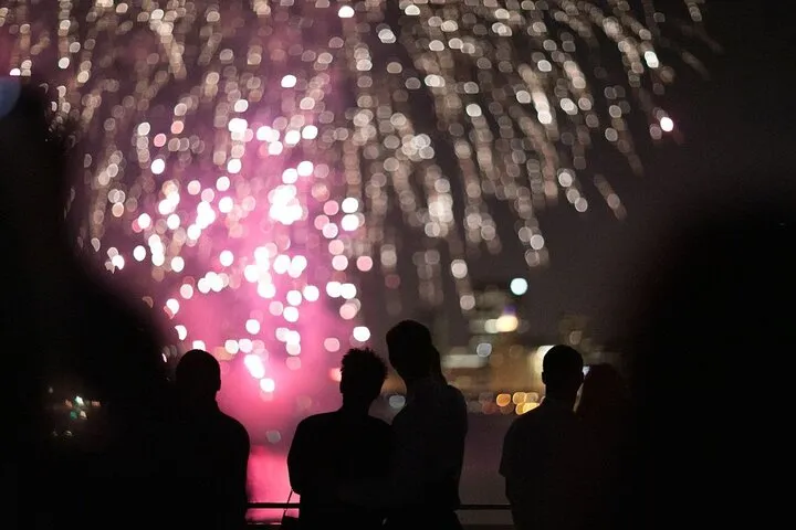 City Cruises Chicago: Fireworks Signature Dinner Cruise