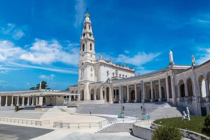 Fátima, Nazaré & Óbidos Private Full-Day Tour from Lisbon