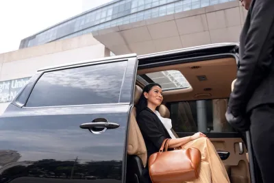 Taxi Paris Charles de Gaulle Airport to Paris in Private Minivan