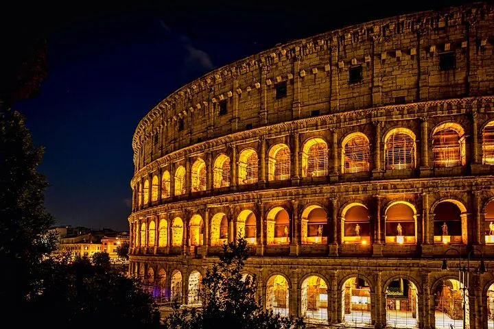 Night Tour of Rome with Local Pizza Dinner and Gelato Experience