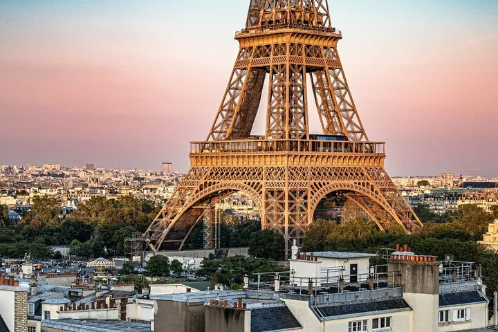 Paris Private First-Timers Tour: Iconic Landmarks & Crêpes