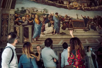 Essential of Rome in 1 Day: Vatican Musems & Colosseum