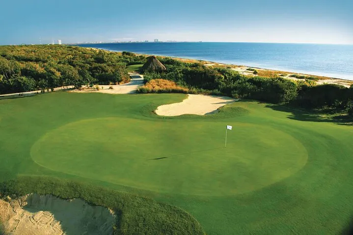 Riviera Cancun Golf: 18 Holes with Golf Clubs Included