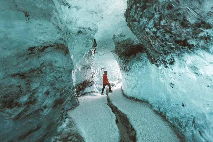 3-Day Winter Iceland Tour to Golden Circle, South Coast, Ice Cave