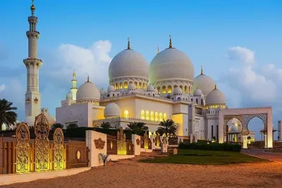 Abu Dhabi City Tour & Sheikh Zayed Grand Drive through Louver Museum