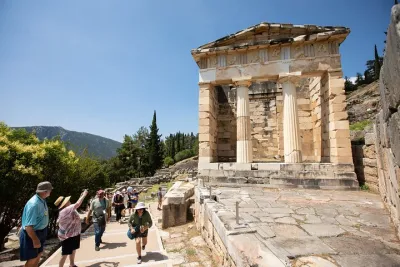 Historical Delphi One Day Tour with Arachova Stop & Expert Guide