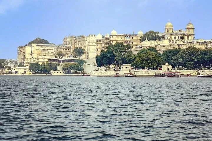 Udaipur City Private Luxury Tour With Guide