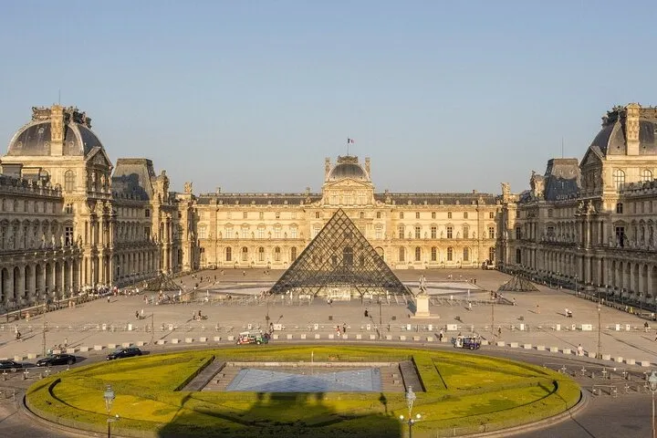 Private Tour with Tickets to the Louvre Museum & Crepes