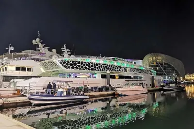 Lotus Mega Yacht Breathtaking 3-Hours Dinner Cruise