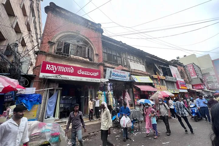 Private Walking Tour into the Oldest Local Market in Bengaluru