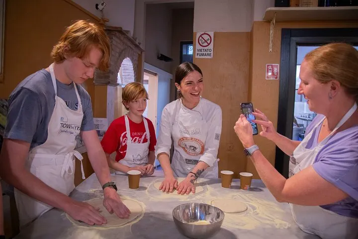Florence Pizza Making Class with Unlimited Gelato & Wine
