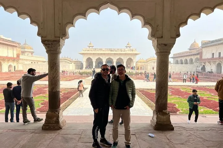 Overnight Taj Mahal Sunrise Tour from Mumbai with Flight & Hotel