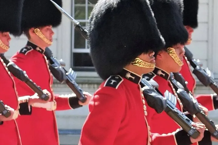 Changing of the Guard: A Self-Guided Audio Tour in London