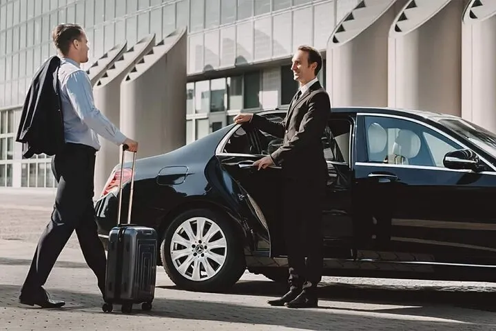 Private Dubai City and Airport Transfer