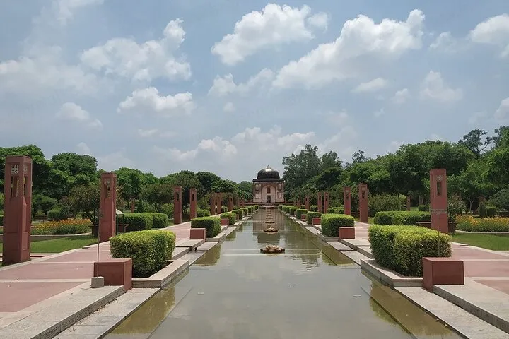 2-Hour Private Guided Walking Tour in Sunder Park New Delhi