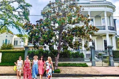 Garden District: Mansions, Money & Mayhem Walking Tour