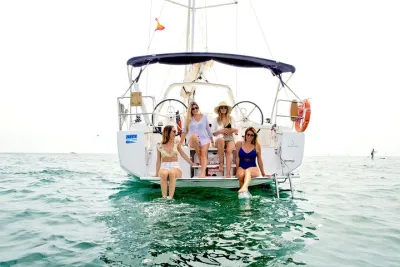 Barcelona Private Sailing with Open Bar & Snacks (max 9)