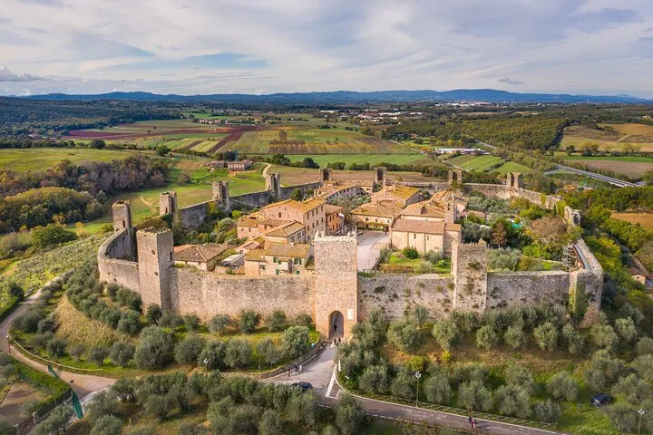 Medieval Tour in Monteriggioni and Val d'Orcia from Florence