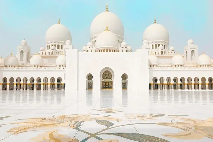 Magical Tour to Emirates Palace in Abu Dhabi
