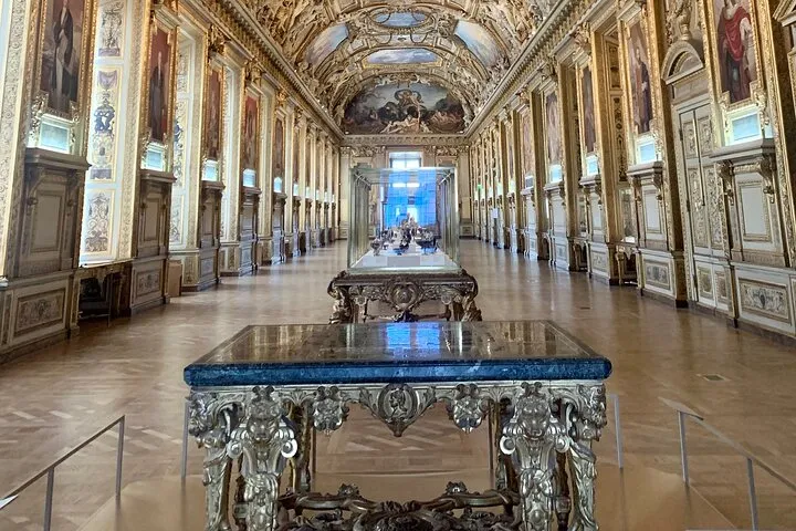 PRIVATE Louvre Wonders & Hidden Treasures Visit