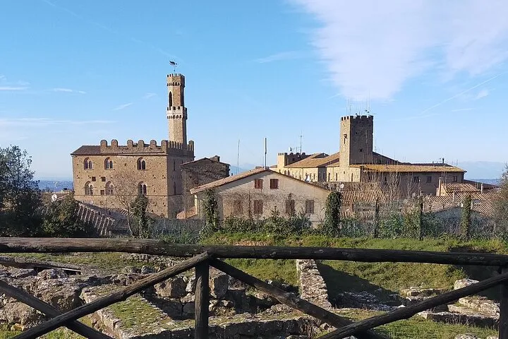 Private Food and Walking Tour in San Gimignano and Volterra