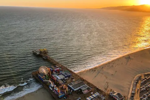 Hollywood Sign and Coast 35-Minute Helicopter Tour in Los Angeles