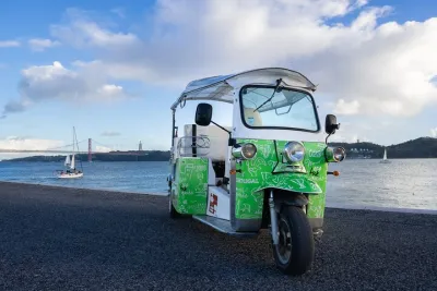 Private Customizable Tuk-Tuk Tour of Lisbon's Historic Highlights