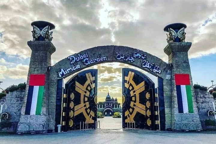 Dubai Miracle Garden Tour and 30 Mins Jet Car Ride with Transfer