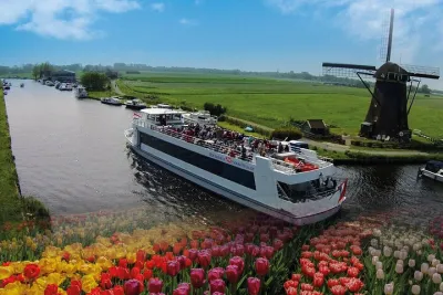 From Amsterdam: Keukenhof Gardens & Windmill Cruise Tour