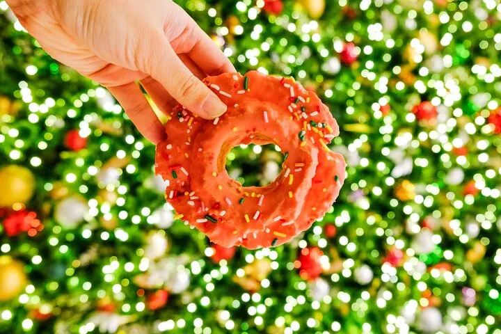 Delicious Donuts & Holiday Cheer: Seattle Food Tour