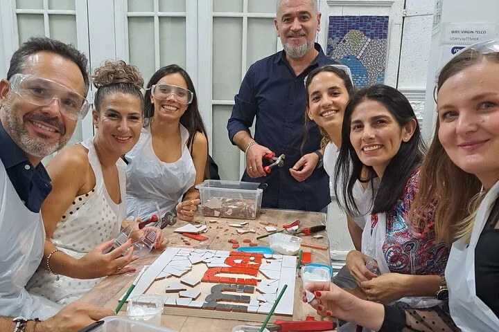 Teambuilding Barcelona: Create the logo of your company in mosaic