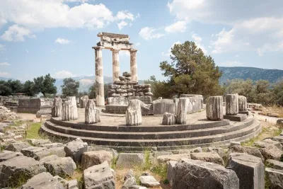 Delphi Guided Small Group Day Tour from Athens